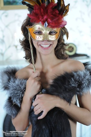 Teen Porn Storage offers a xxx picture gallery with Tina in hot sex scene