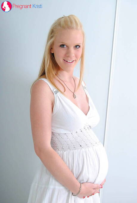 Pregnant Kristi offers a free pic gallery with Kristi in jerking pussy scene